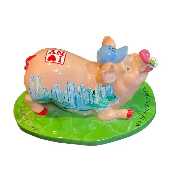 Pig Invasion New‎ Pork I Love NY Collectible Figurine Farm Anthropomorphic Decor - Picture 2 of 7